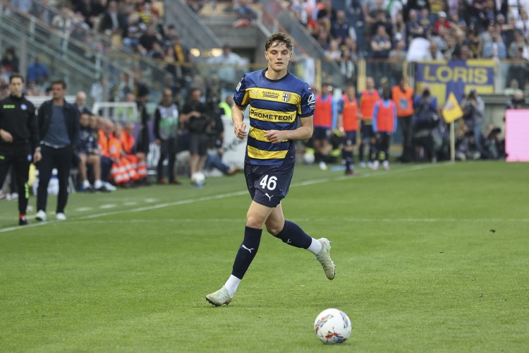 记者：莱奥尼今日前往英格兰接受利物浦体检，本赛季不会被外租