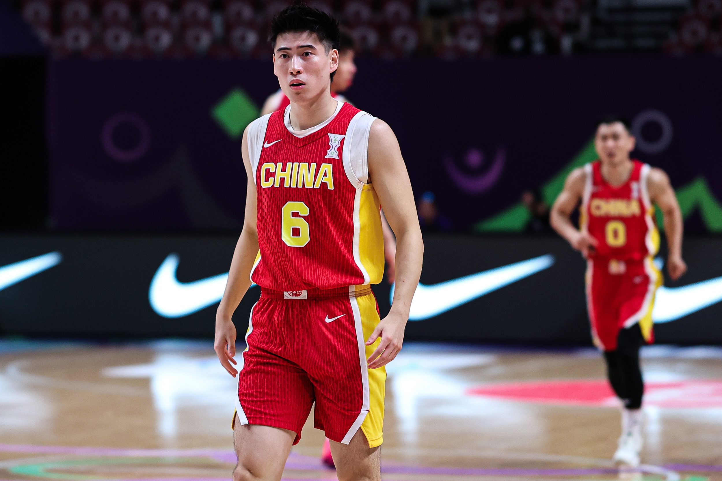 媒体人：新西兰每个位置都能扔三分，中国男篮应放下包袱全力一搏