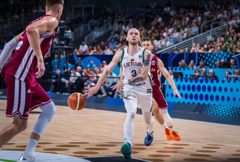 开云APP-立陶宛球员维利卡上半场5投全中，得到14分2篮板6助攻