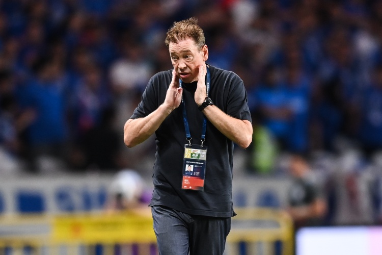 kaiyun-斯卢茨基战术体系未显优势，防守压迫力本场缺失