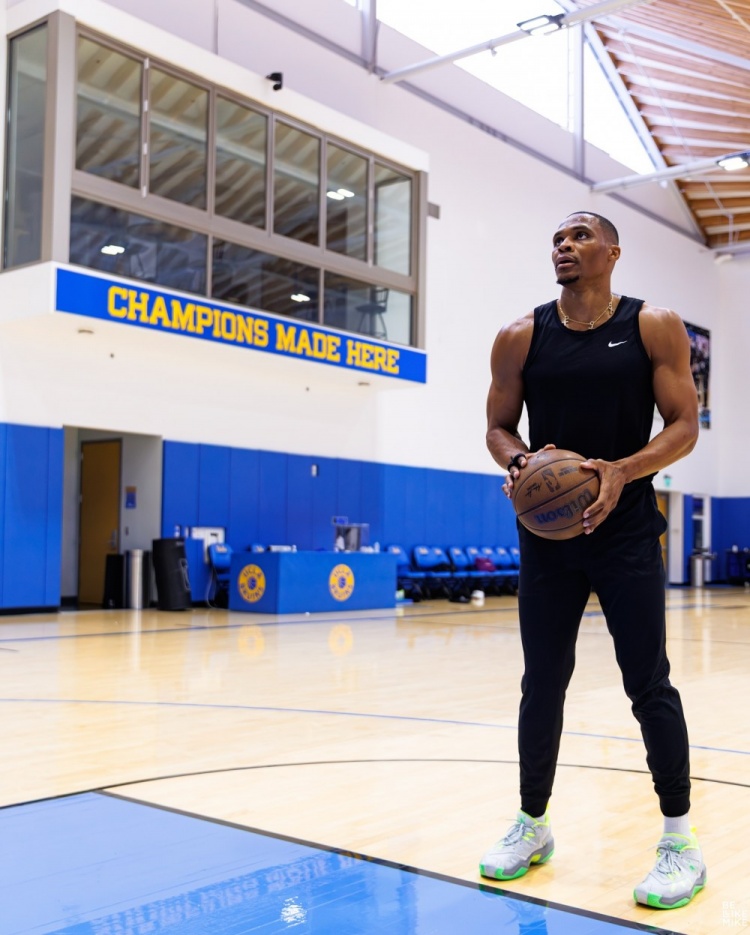 开云注册入口-下家还未定！威少回母校UCLA重拾训练节奏 为下一站做准备